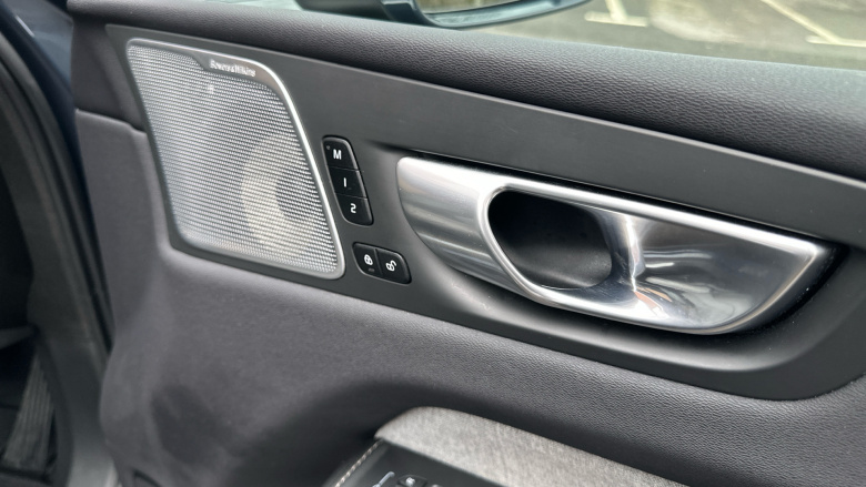 Volvo XC60 2.0 T8 [455] RC PHEV Ultimate Dark 5dr AWD Gtron Estate